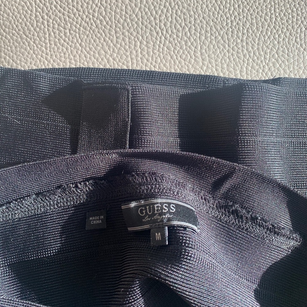 Guess mini skirt - Picture 3 of 3